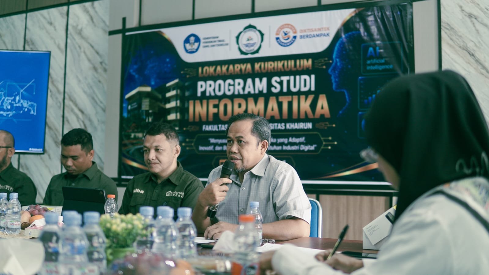 Pimpinan Fakultas Teknik Universitas Khairun menghadiri Lokakarya Kurikulum Prodi Informatika Berbasis OBE