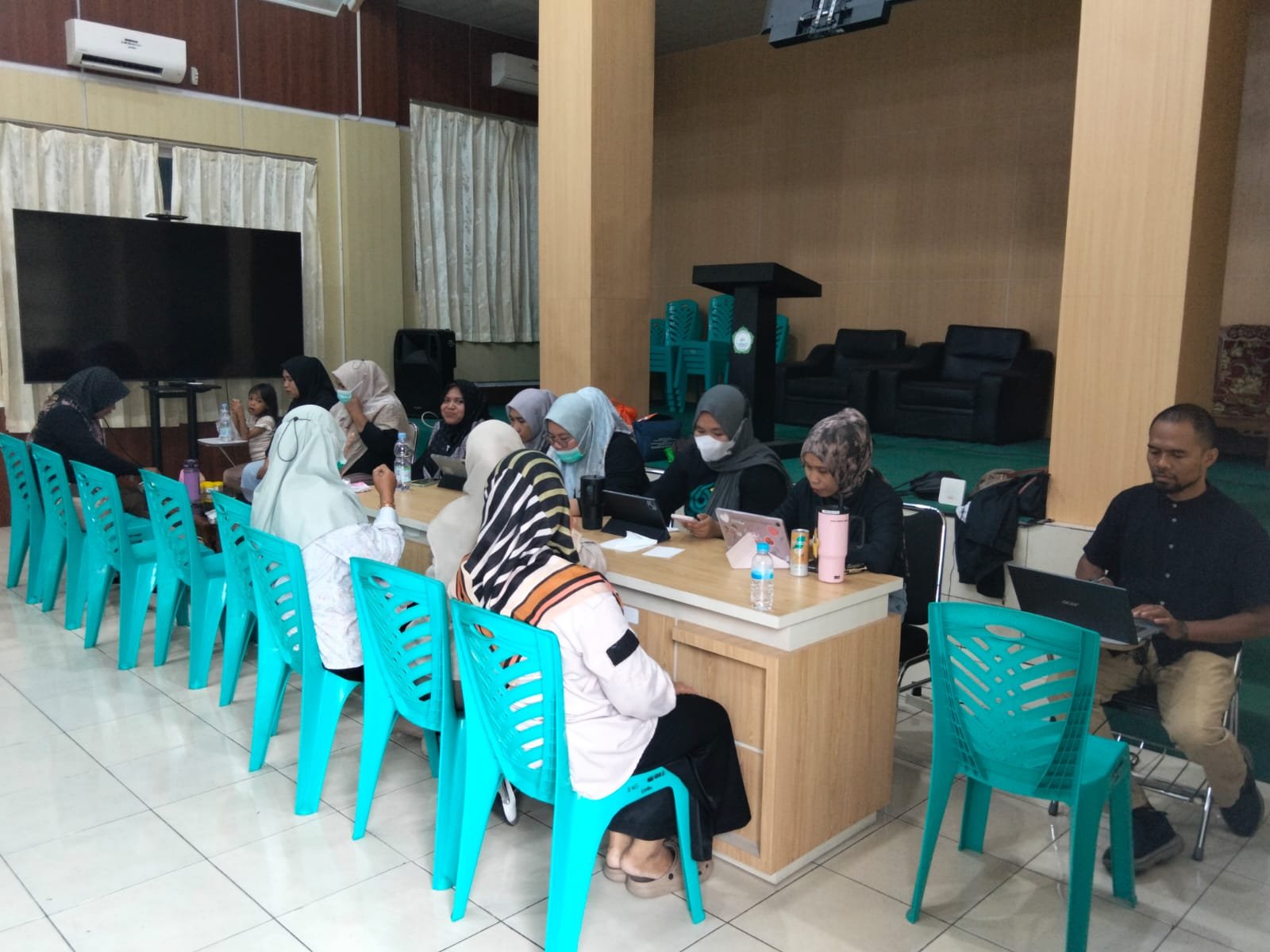 FAKULTAS TEKNIK UNKHAIR GELAR CEK KESEHATAN GRATIS DI AULA AGUS PRANATA